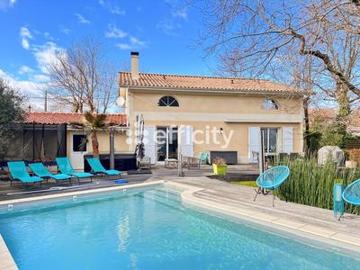 Propriété - 280 m² - 14 pièces