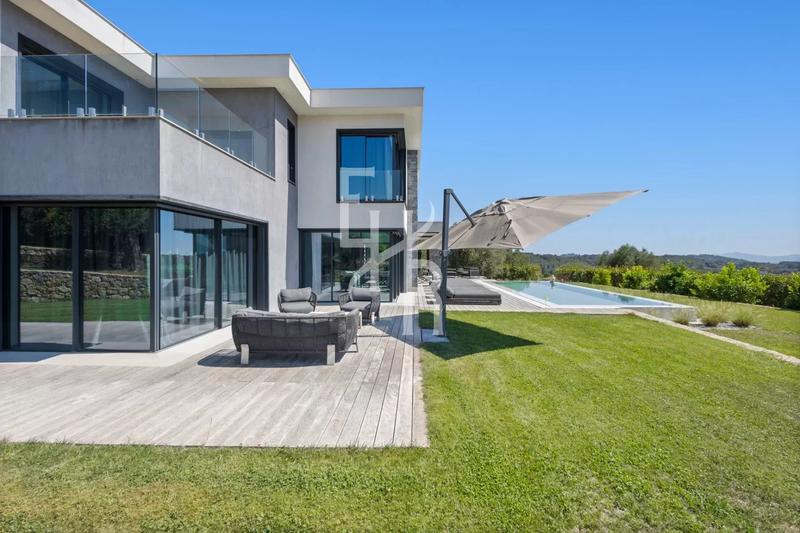 Villa - 420 m² - 8 pièces