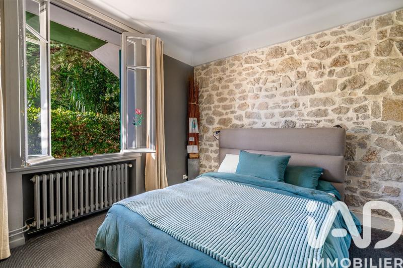 Maison - 234 m² - 7 pièces