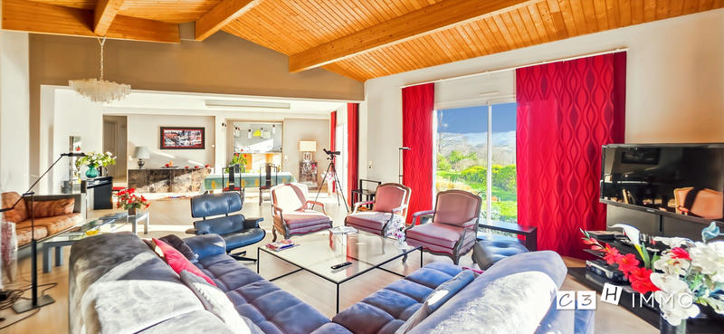 Villa - 234 m² - 6 pièces