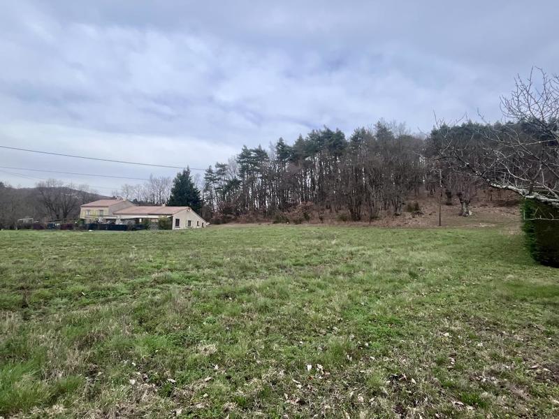 Terrain constructible - 1 700 m²