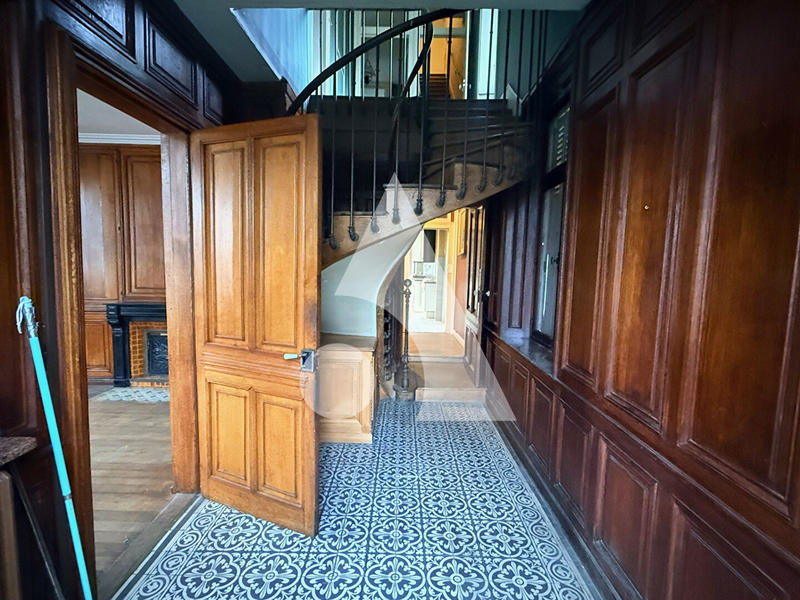 Maison - 215 m² - 9 pièces