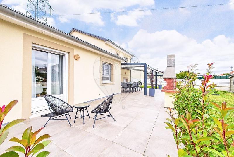 Maison - 93 m² - 6 pièces