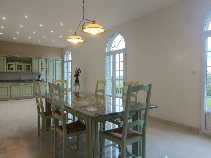 Maison - 300 m² - 7 pièces