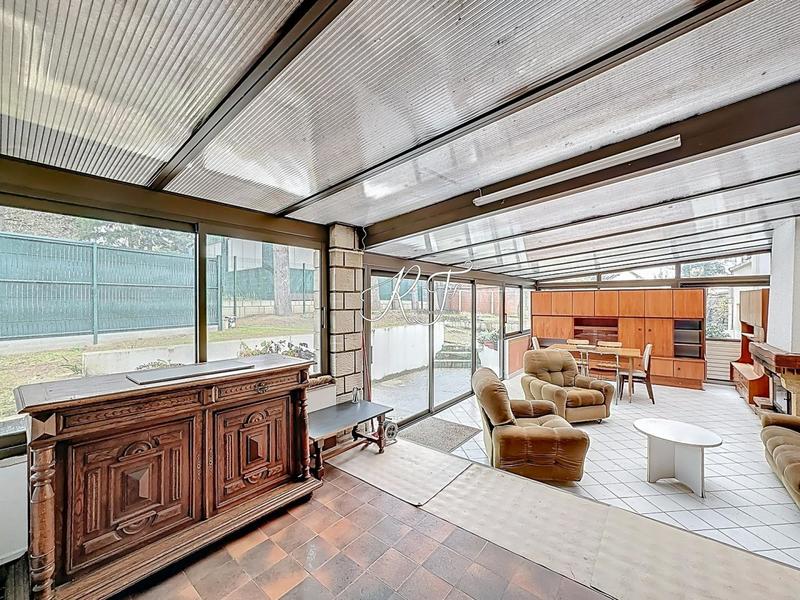 Maison - 230 m² - 10 pièces