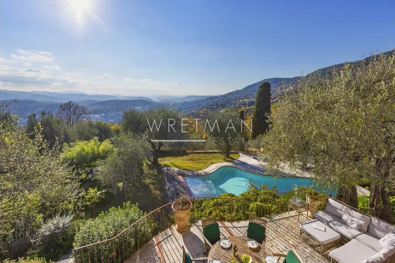 Maison - 240 m² - 6 pièces