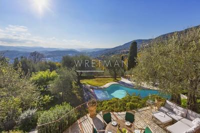 Maison - 240 m² - 6 pièces