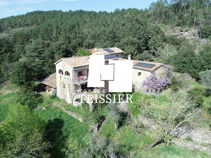 Maison - 204 m² - 8 pièces