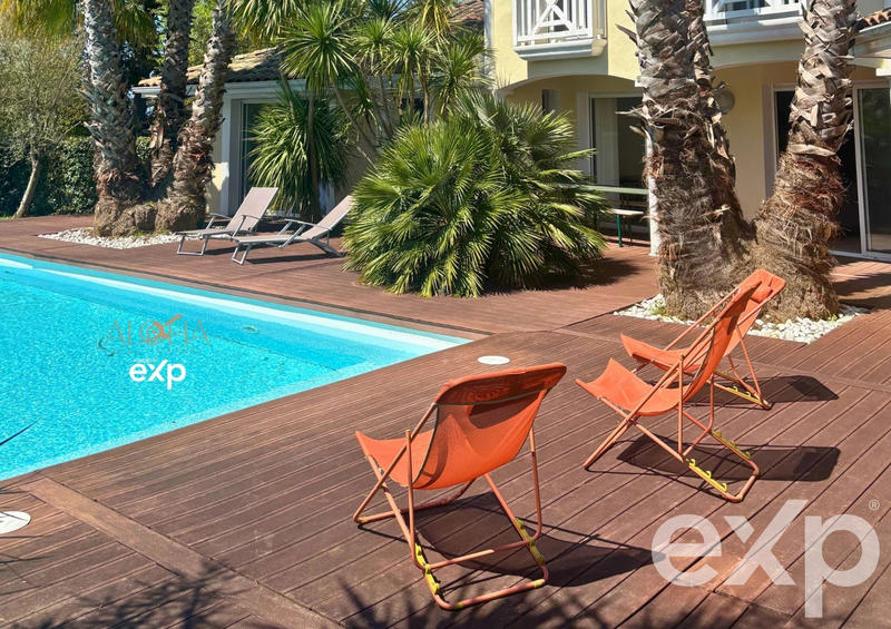 Villa - 255 m² - 8 pièces