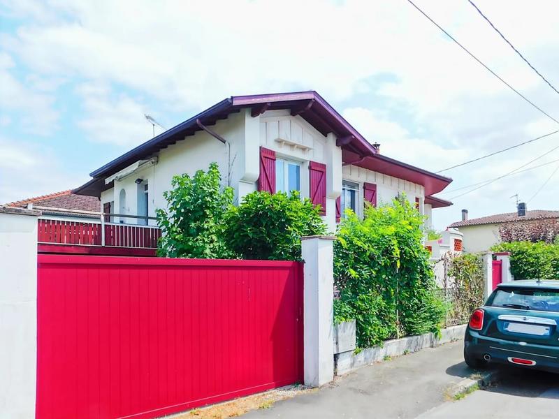 Maison - 210 m² - 8 pièces