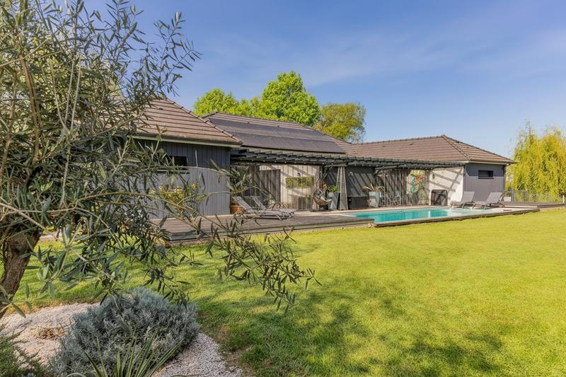 Maison - 212 m² - 6 pièces