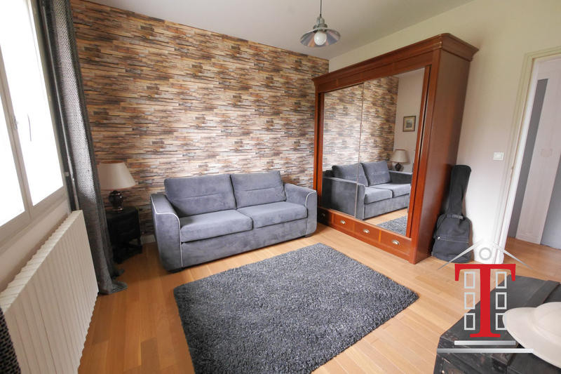 Maison traditionnelle - 230 m² - 9 pièces