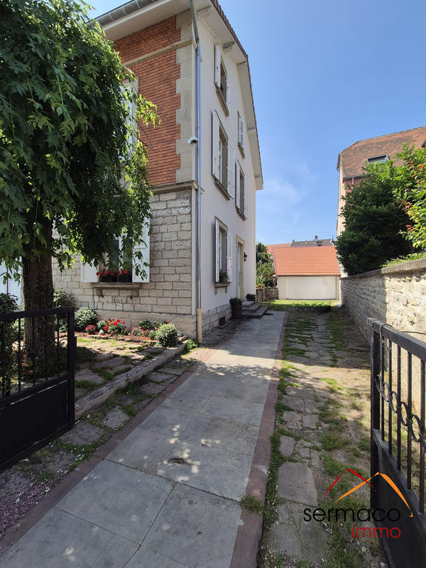 Maison - 334 m² - 14 pièces