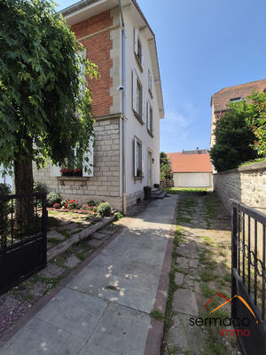 Maison - 334 m² - 14 pièces