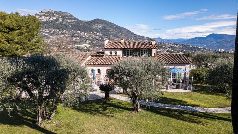 Propriété - 300 m² - 7 pièces