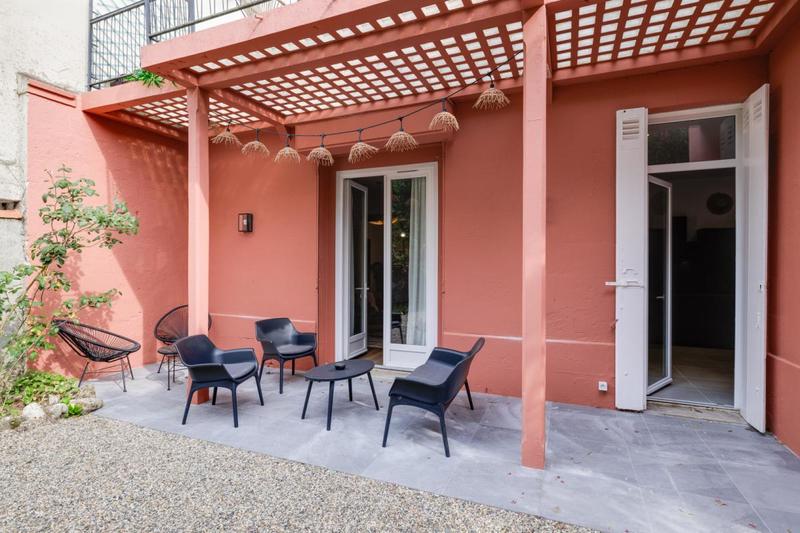 Maison - 250 m² - 12 pièces