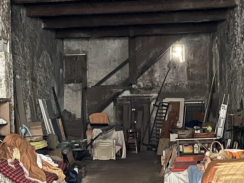 Grange - 250 m² - 2 pièces