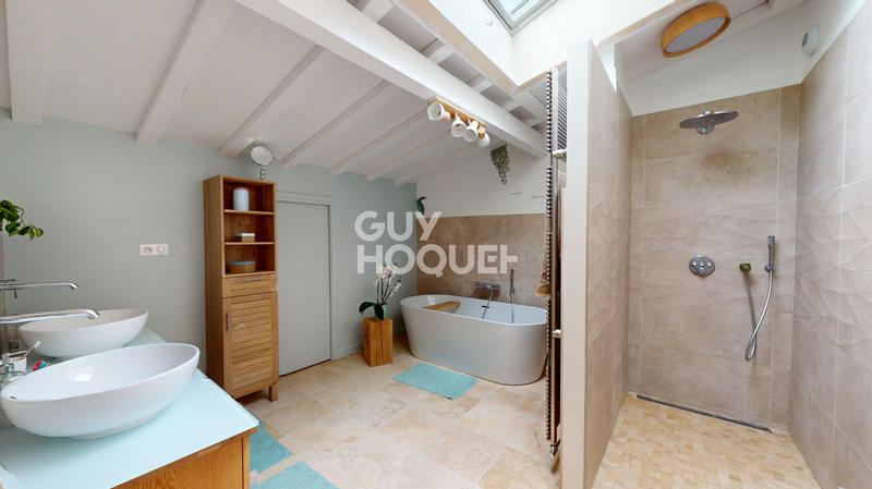 Maison - 230 m² - 5 pièces