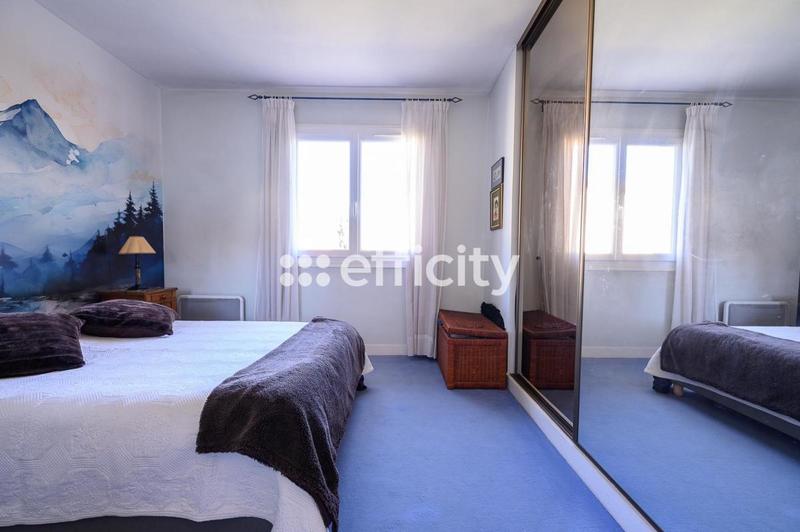 Maison - 330 m² - 7 pièces