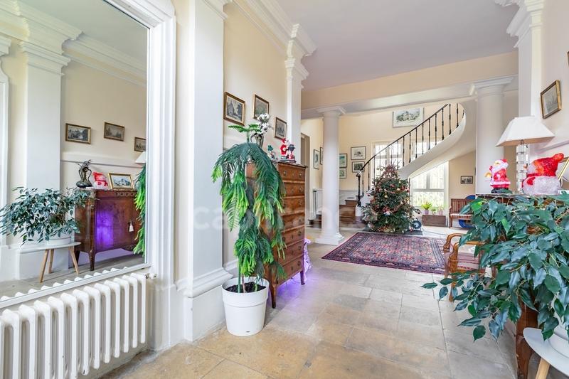 Château - 750 m² - 15 pièces