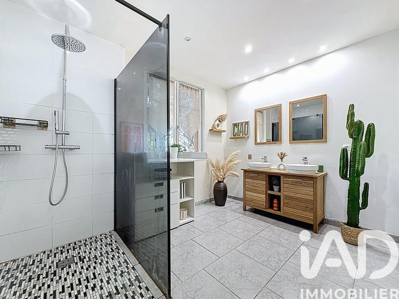 Maison - 196 m² - 8 pièces