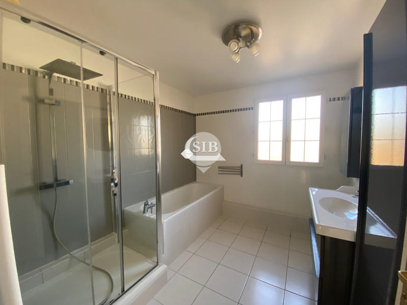 Maison - 98 m² - 6 pièces