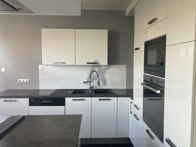 Maison - 206 m² - 8 pièces