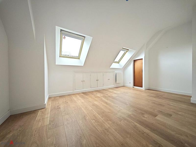 Maison - 230 m² - 10 pièces