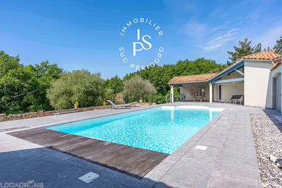 Maison - 242 m² - 9 pièces