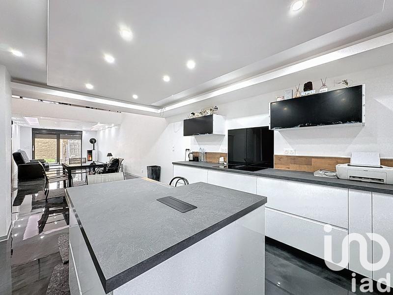 Maison - 250 m² - 10 pièces