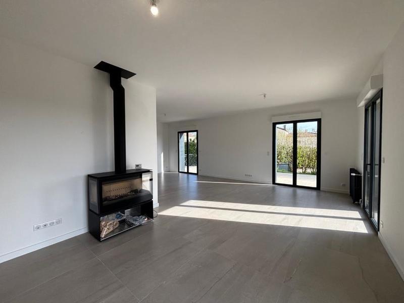 Maison - 339 m² - 12 pièces