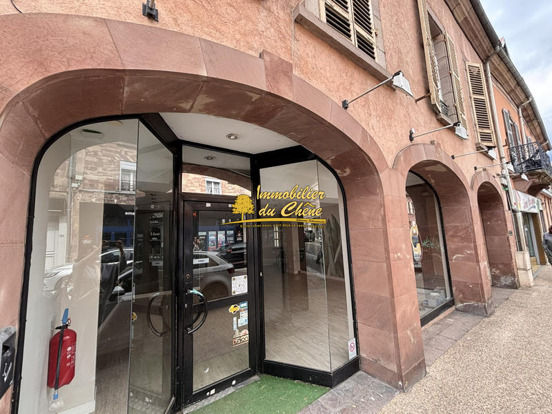 Local commercial - 211 m² - 7 pièces