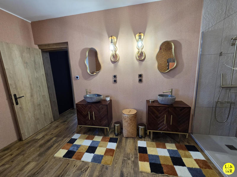 Maison - 302 m² - 7 pièces