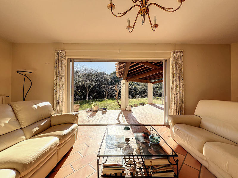 Maison - 236 m² - 7 pièces