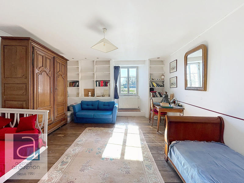 Maison - 250 m² - 8 pièces