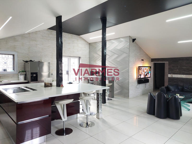 Maison - 210 m² - 8 pièces