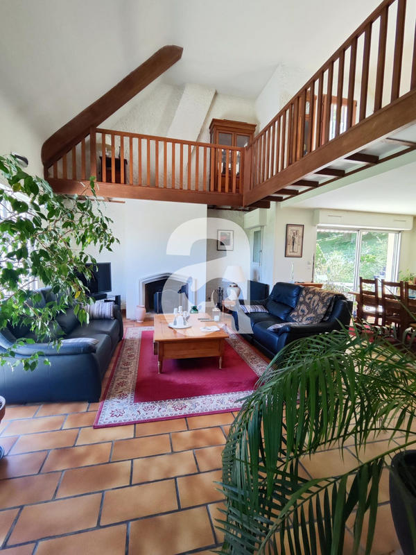 Maison traditionnelle - 147 m² - 6 pièces