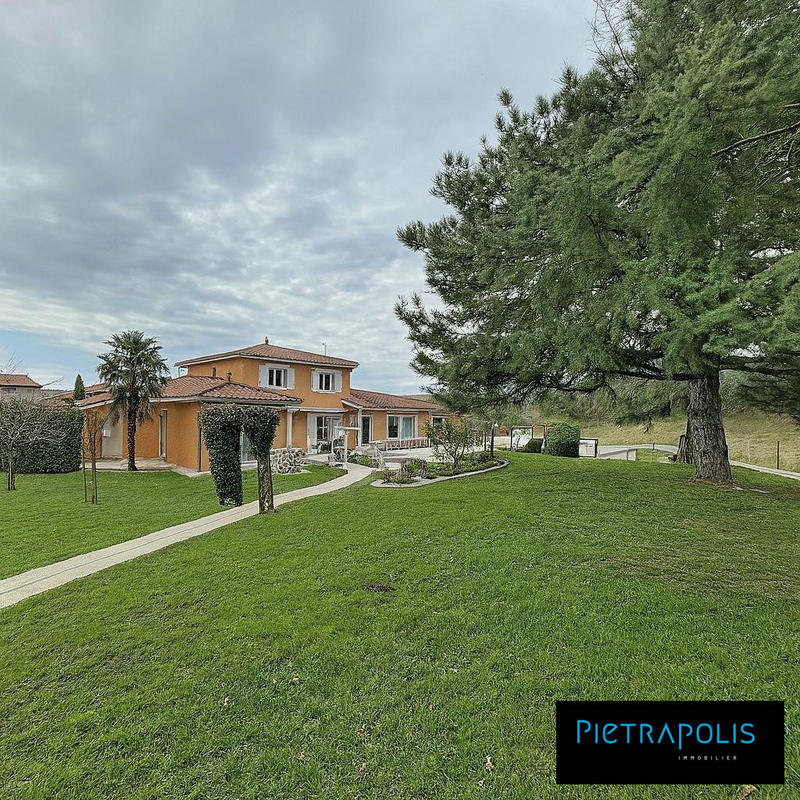 Maison - 253 m² - 10 pièces