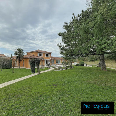 Maison - 253 m² - 10 pièces