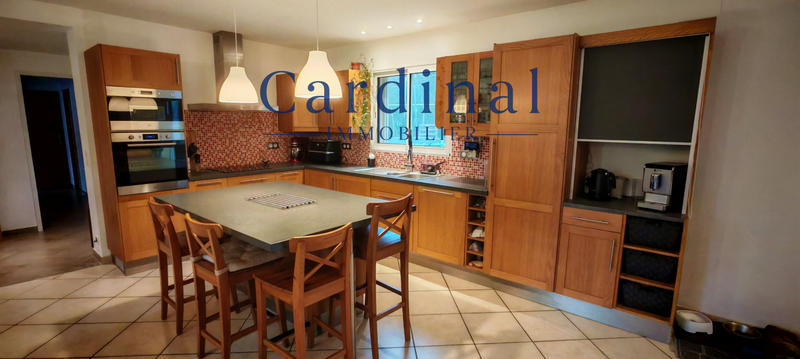 Maison - 170 m² - 8 pièces