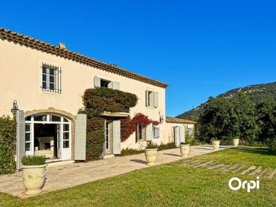 Mas - 261 m² - 6 pièces