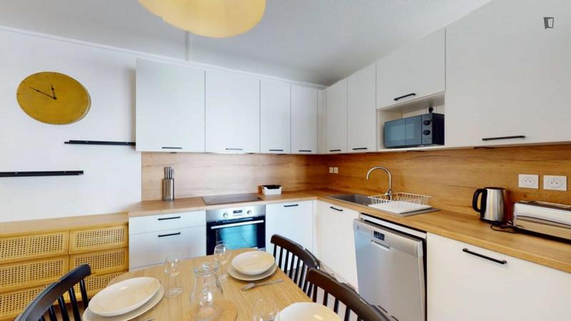 Chambre - 11 m² - 4 pièces