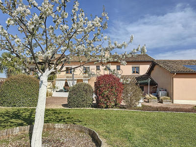 Propriété - 220 m² - 9 pièces