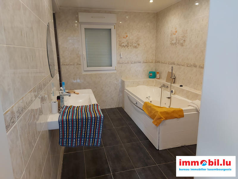 Maison - 255 m² - 7 pièces