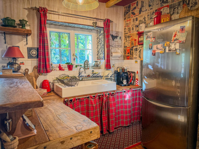 Maison - 220 m² - 9 pièces