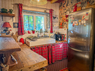 Maison - 220 m² - 9 pièces