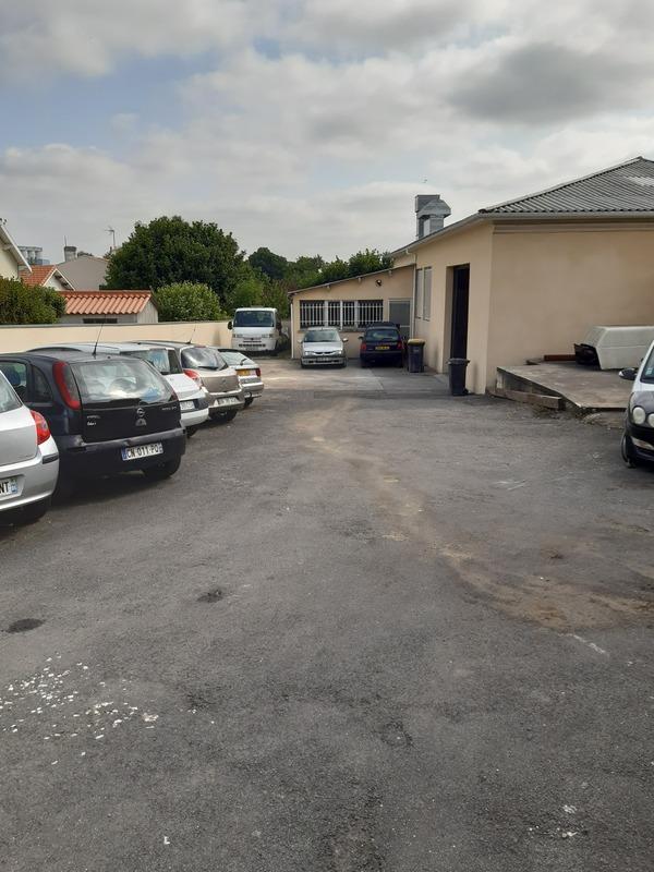 Local commercial - 650 m² - 3 pièces