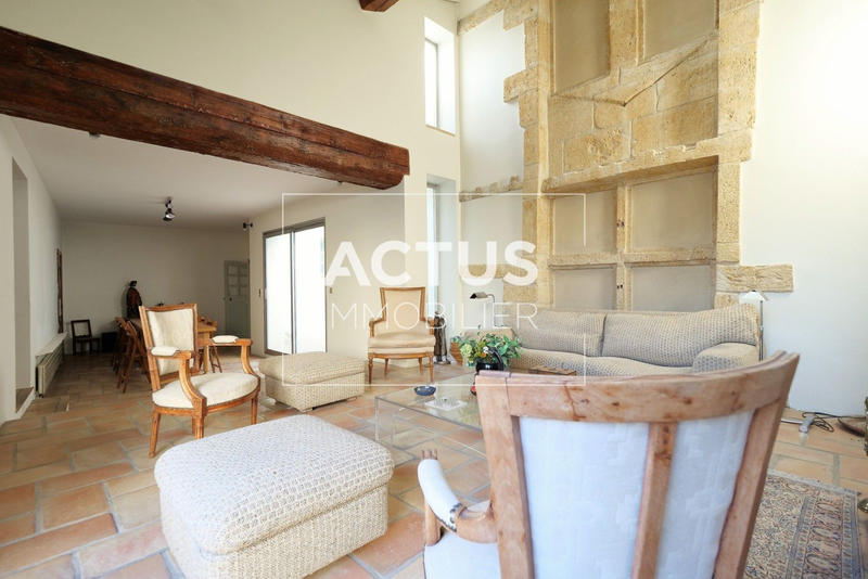 Maison - 439 m² - 9 pièces
