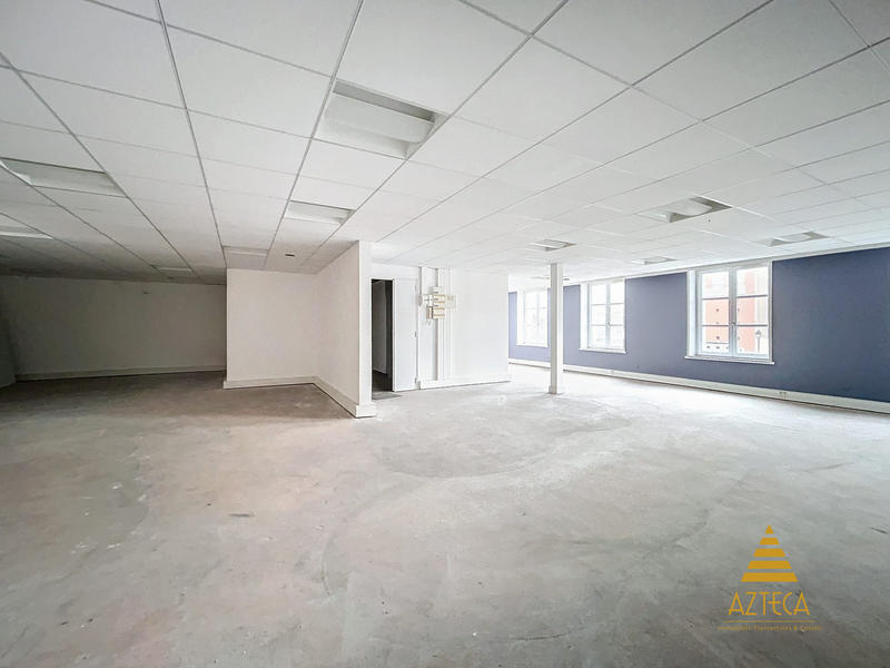 Bureau - 1 002 m²