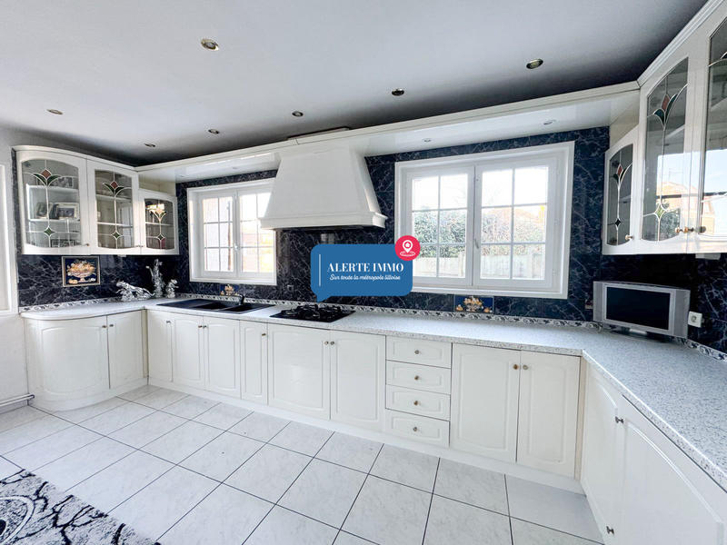 Maison - 203 m² - 5 pièces